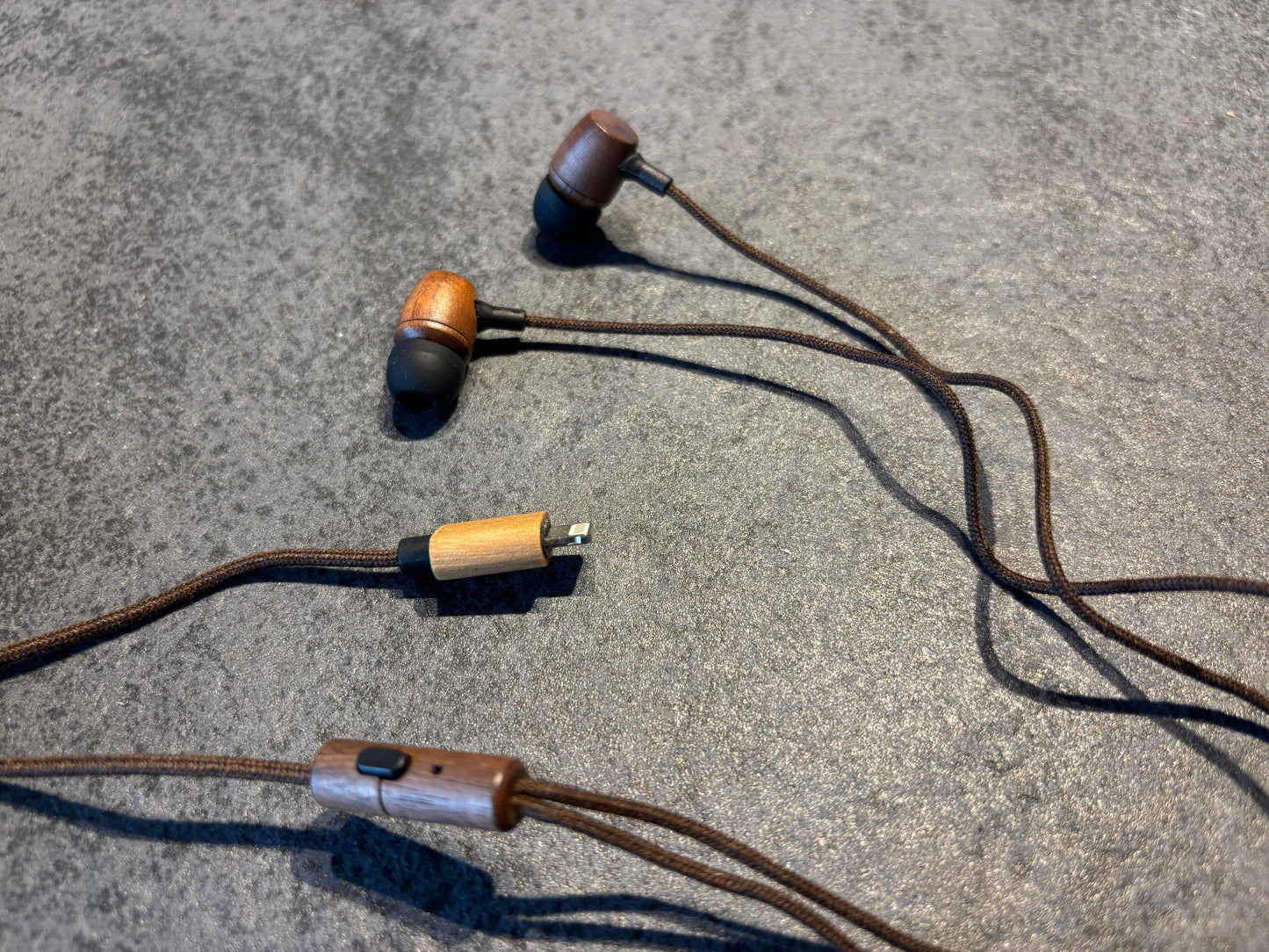 【完全受注生産】天然木の温もりを感じる、木製有線イヤホン「woodsound」
