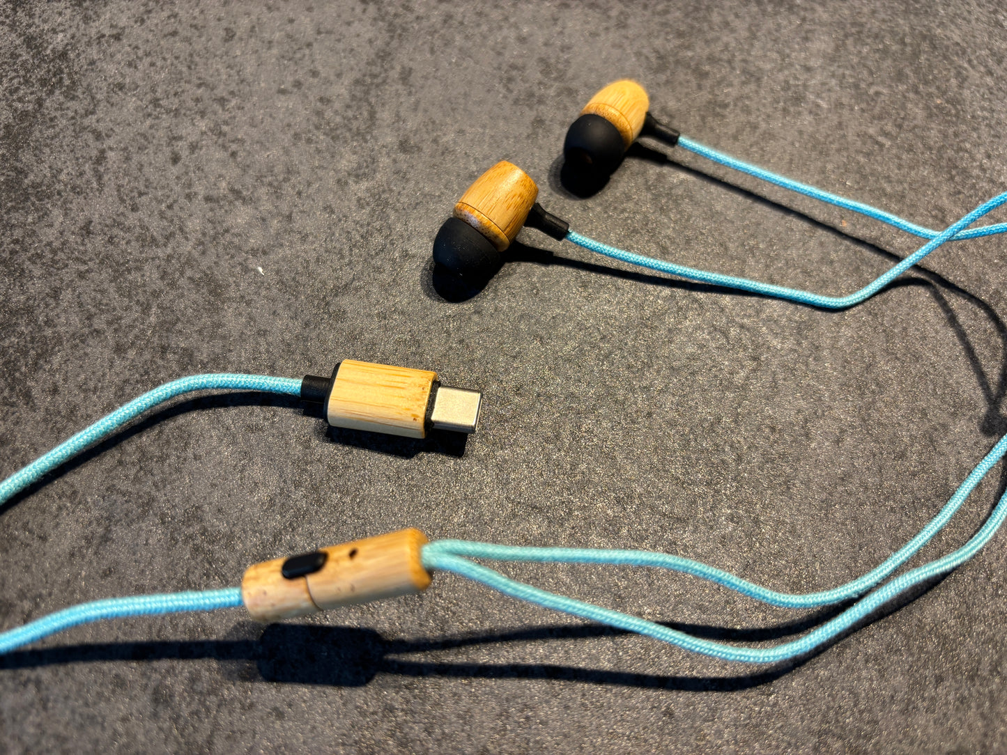 【完全受注生産】天然木の温もりを感じる、木製有線イヤホン「woodsound」
